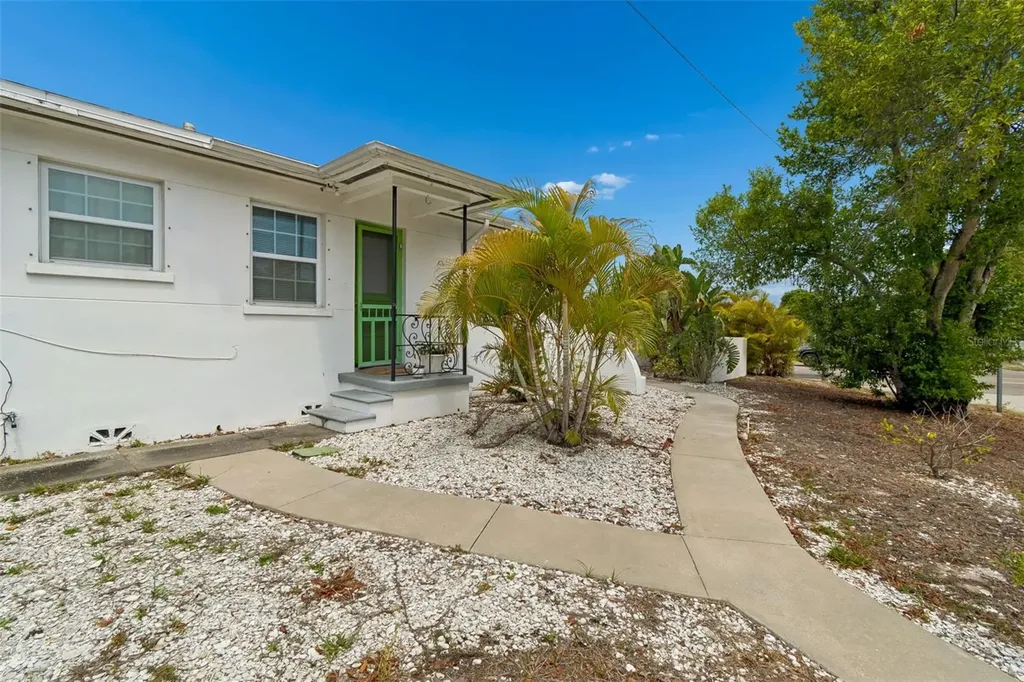 1500 30th Avenue N St Petersburg FL 33704