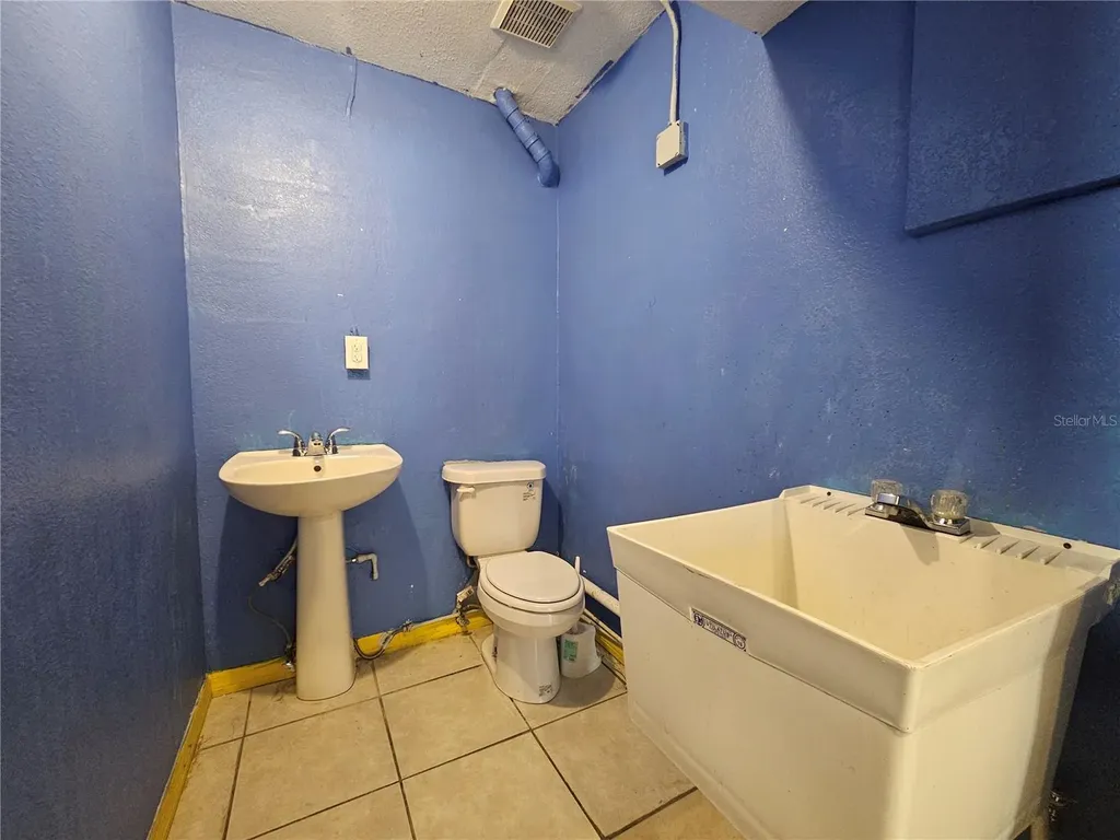 1434 N Pine Hills Orlando FL 32808