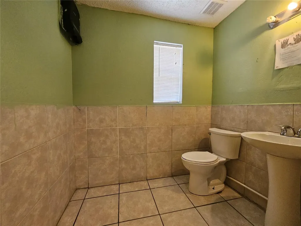 1434 N Pine Hills Orlando FL 32808