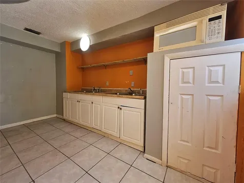 1434 N Pine Hills Orlando FL 32808