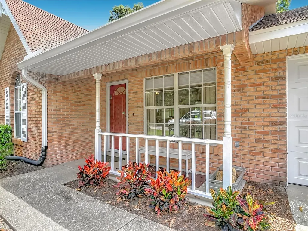 405 Secluded Oaks Trail Deland FL 32724