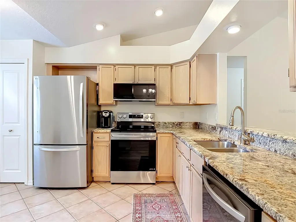 405 Secluded Oaks Trail Deland FL 32724