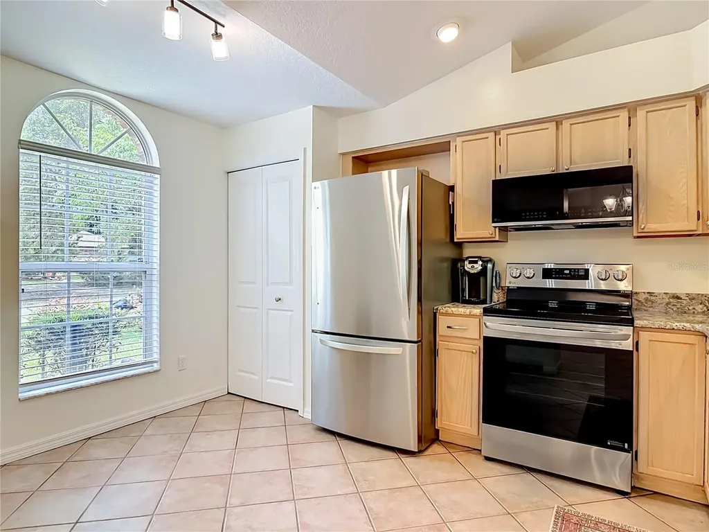 405 Secluded Oaks Trail Deland FL 32724