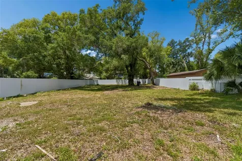 7906 N Fremont Avenue Tampa FL 33604