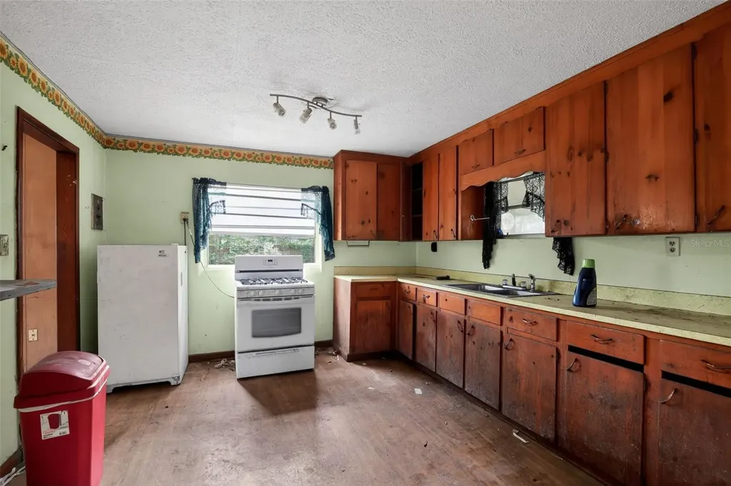 26045 W Newberry Road Newberry FL 32669