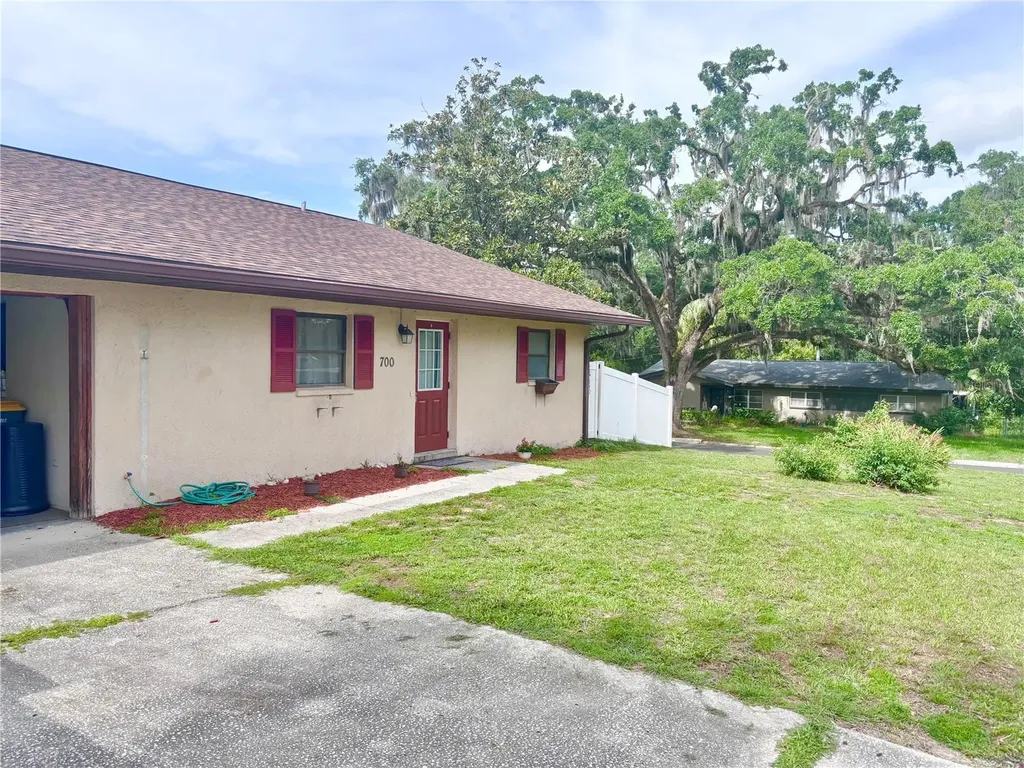 700 W Dampier Street Inverness FL 34450