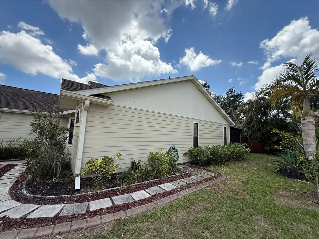 5025 82nd Way E Sarasota FL 34243