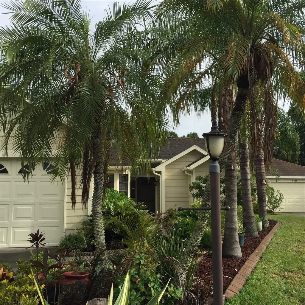 5025 82nd Way E Sarasota FL 34243