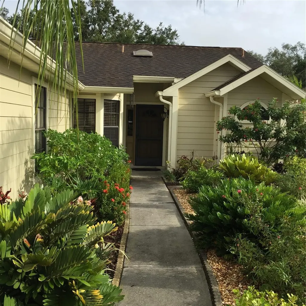 5025 82nd Way E Sarasota FL 34243