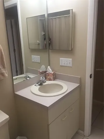 5025 82nd Way E Sarasota FL 34243