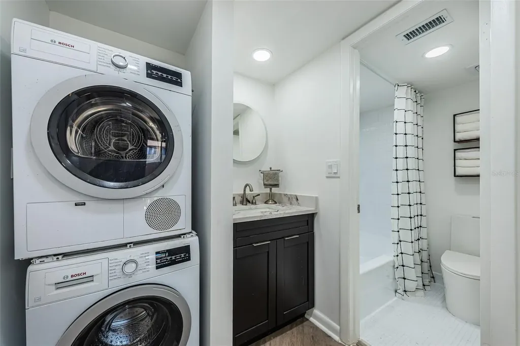781 Village Lake Terrace N St Petersburg FL 33716