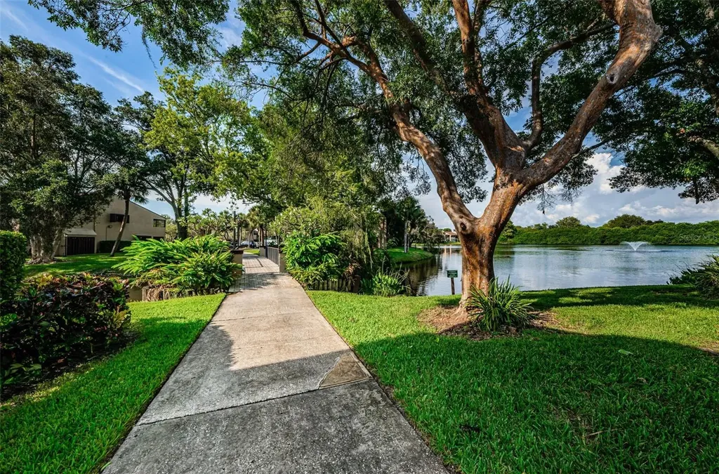 781 Village Lake Terrace N St Petersburg FL 33716