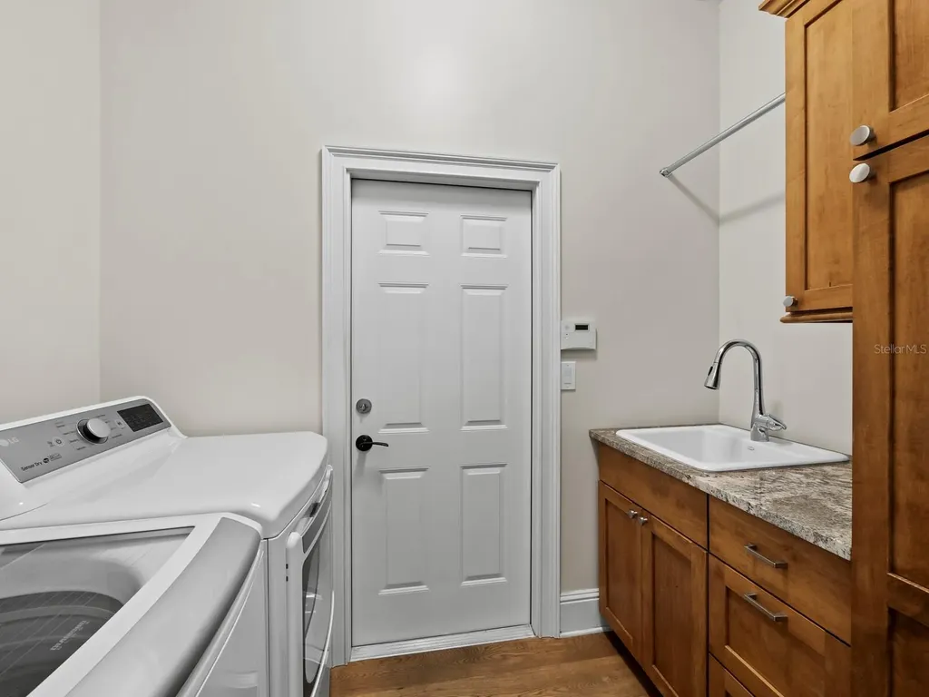 819 Paradise Way Sarasota FL 34242