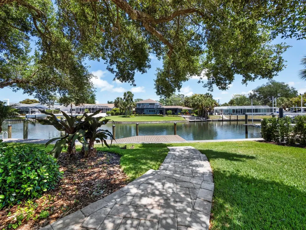 819 Paradise Way Sarasota FL 34242
