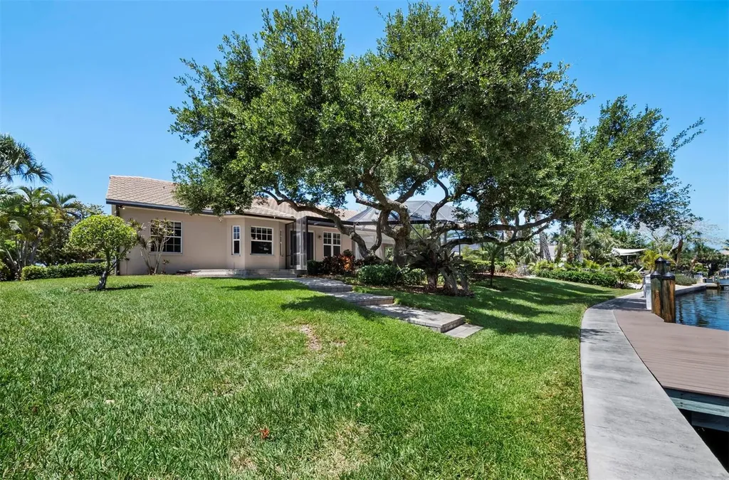 819 Paradise Way Sarasota FL 34242