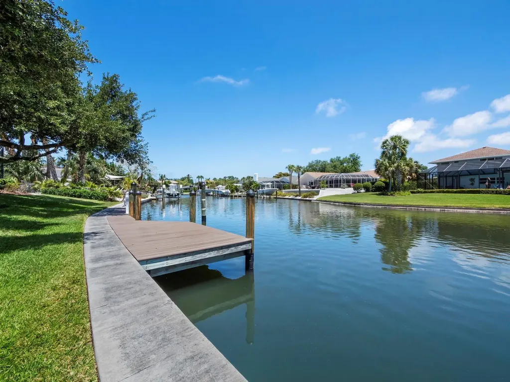 819 Paradise Way Sarasota FL 34242