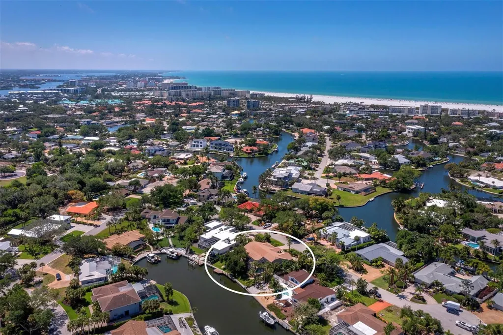 819 Paradise Way Sarasota FL 34242