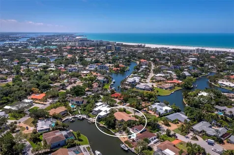 819 Paradise Way Sarasota FL 34242