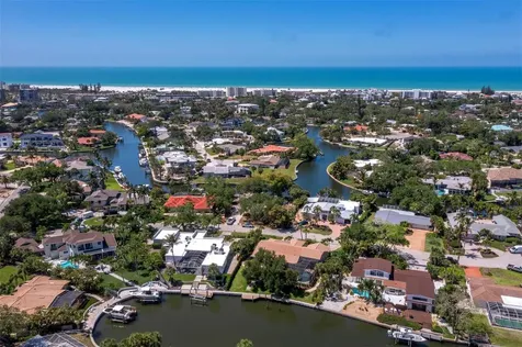 819 Paradise Way Sarasota FL 34242