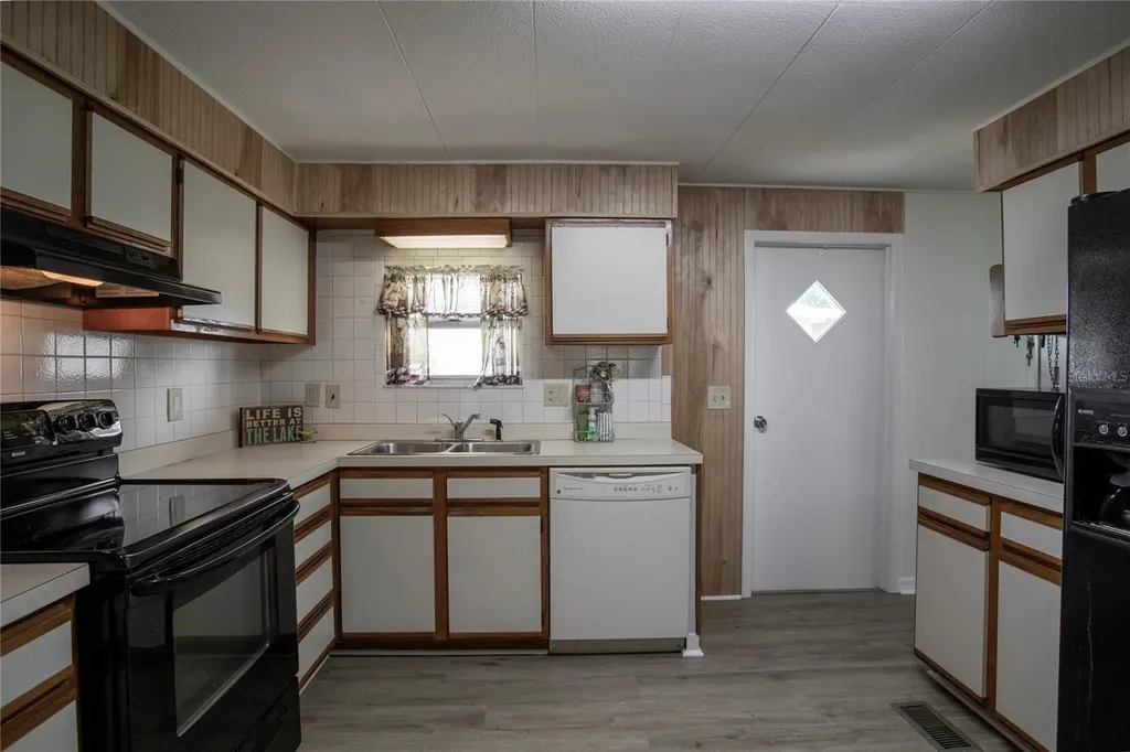 34232 Island Drive Leesburg FL 34788