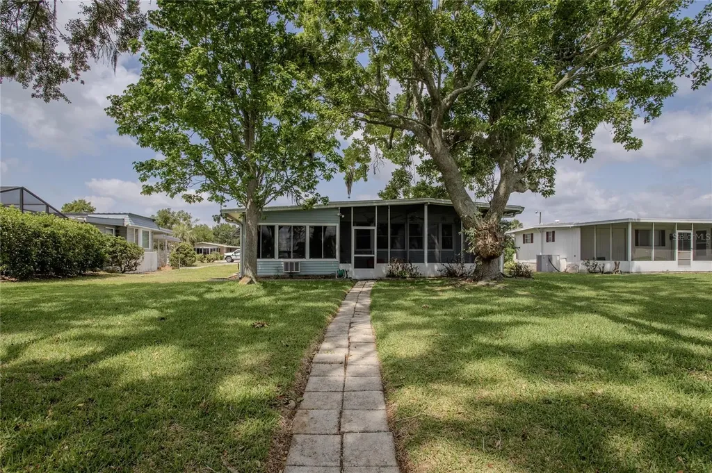 34232 Island Drive Leesburg FL 34788