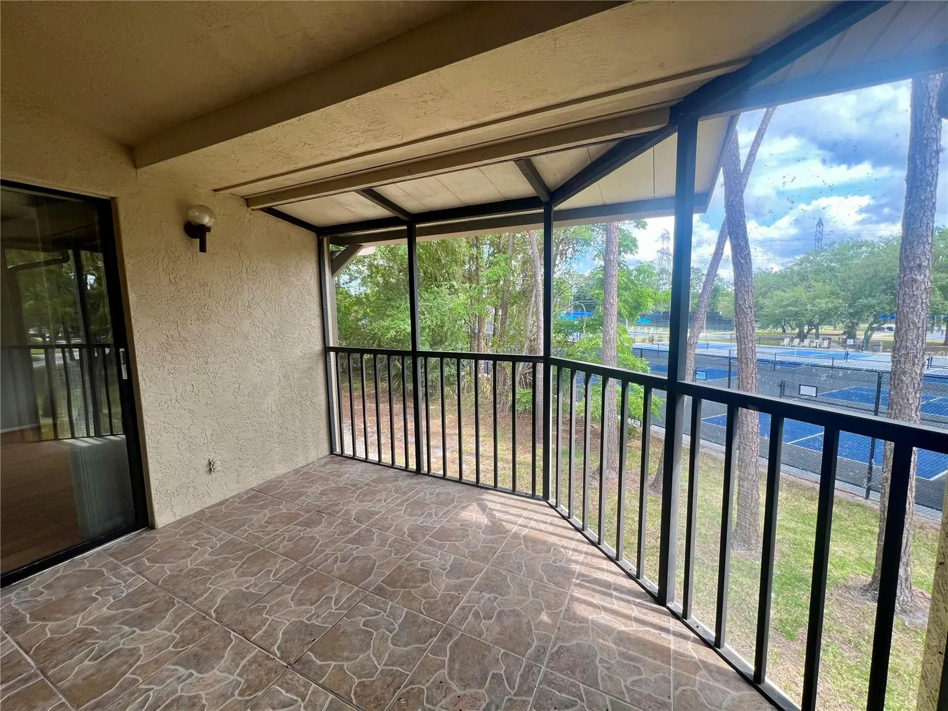 142 Woodlake Wynde Oldsmar FL 34677