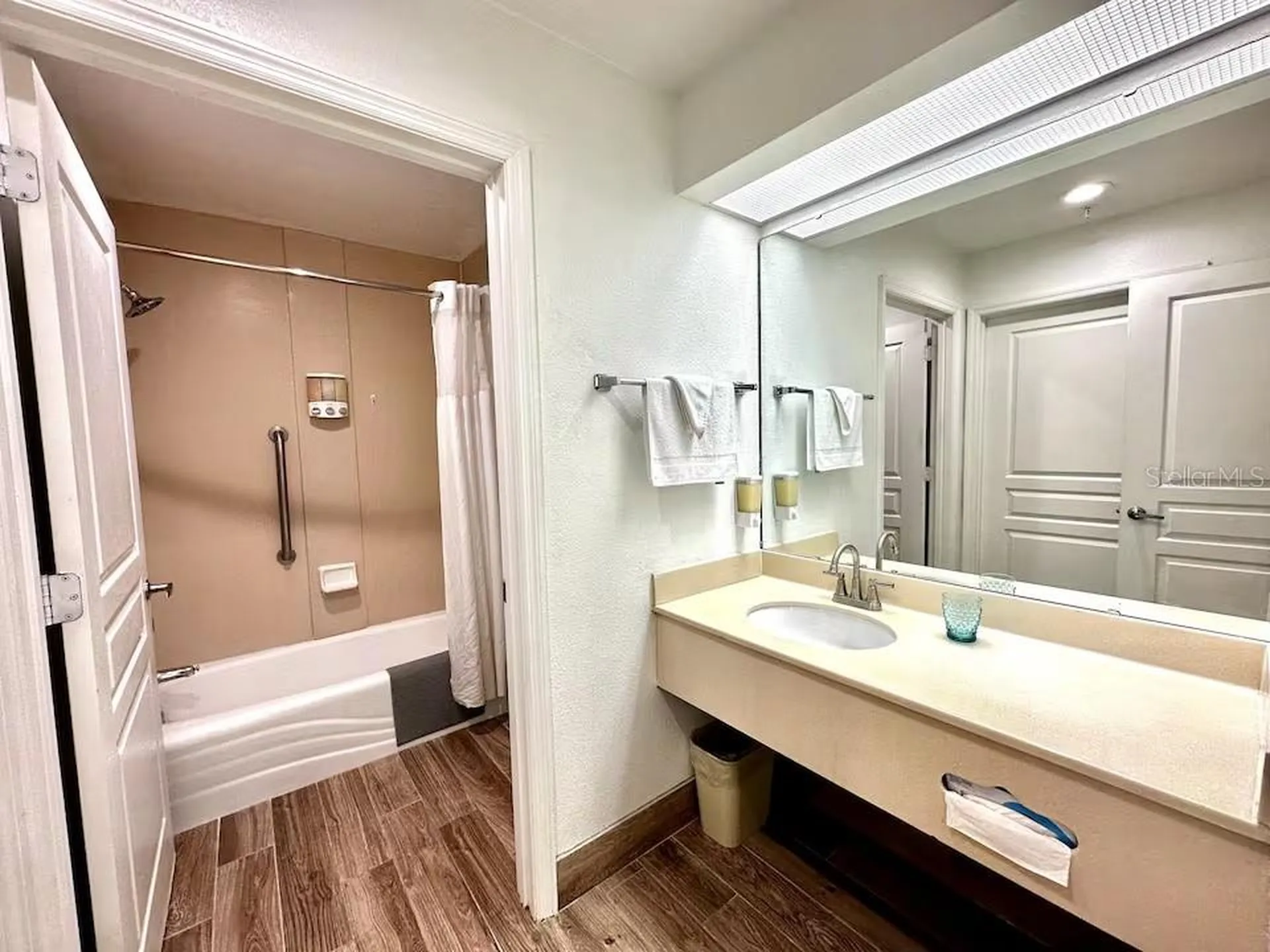 8303 Palm Parkway Orlando FL 32836