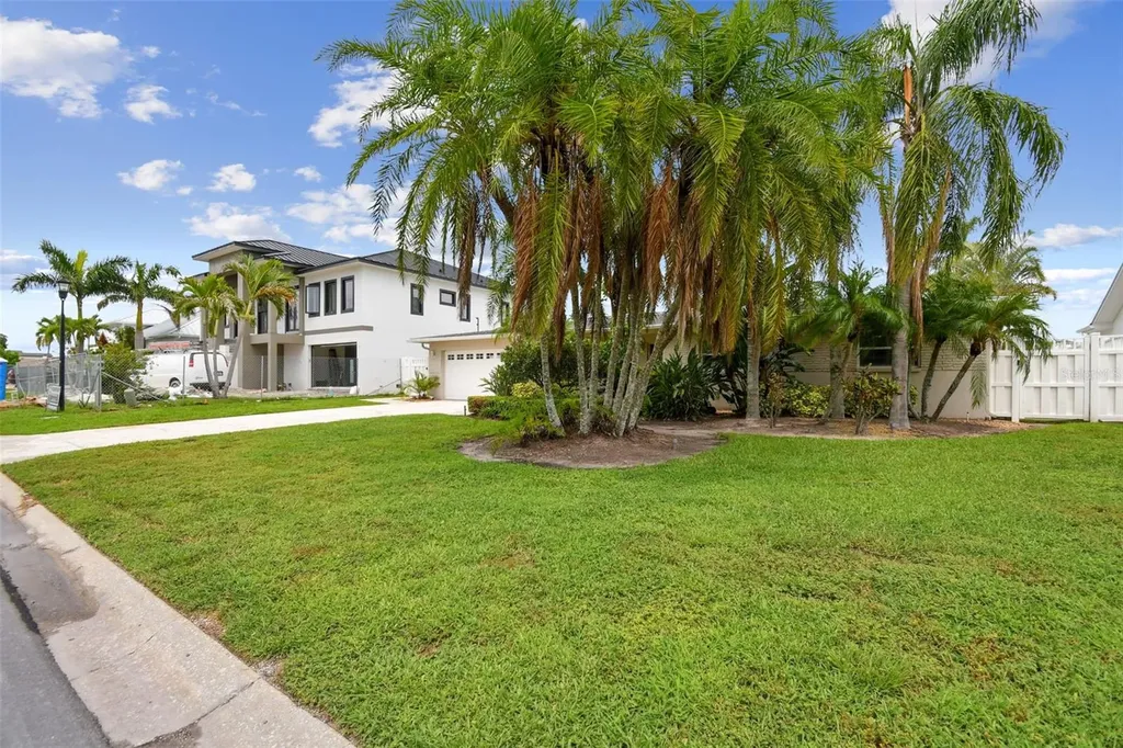 3921 E Eden Roc Circle Tampa FL 33634