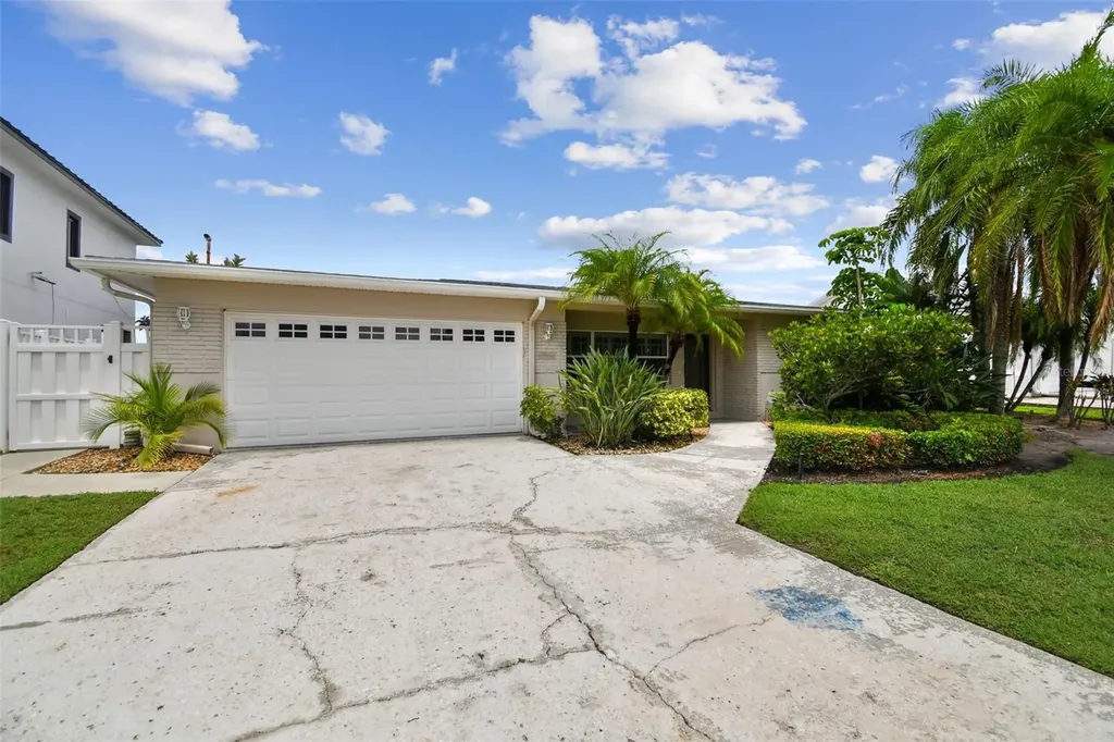 3921 E Eden Roc Circle Tampa FL 33634