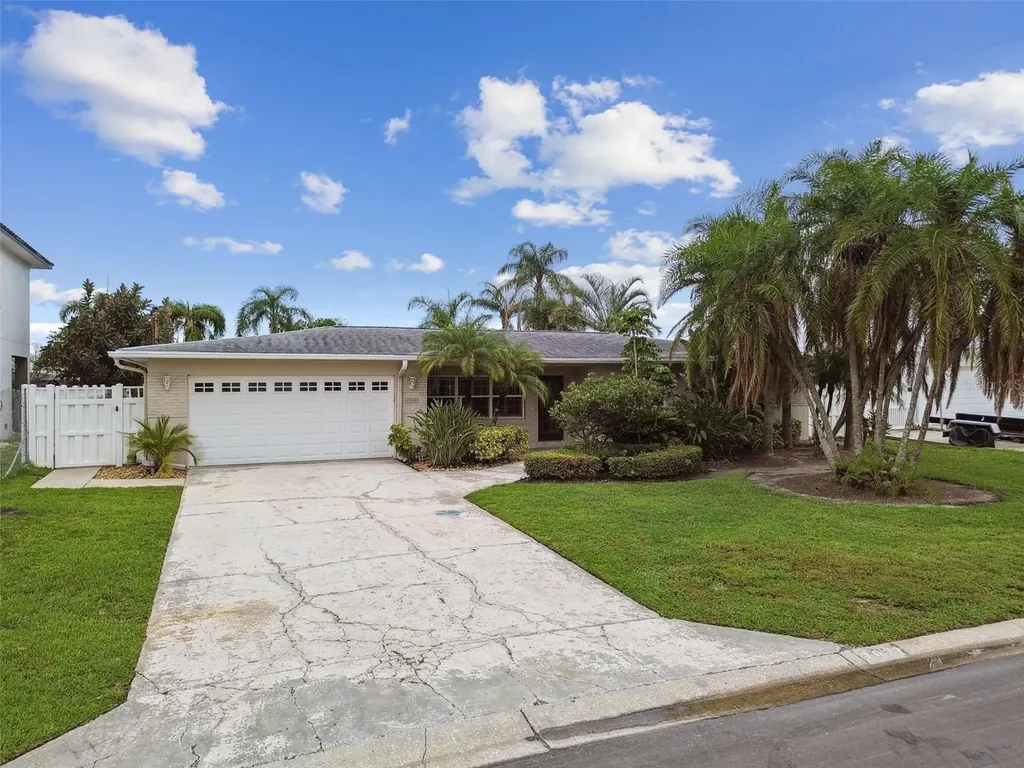 3921 E Eden Roc Circle Tampa FL 33634