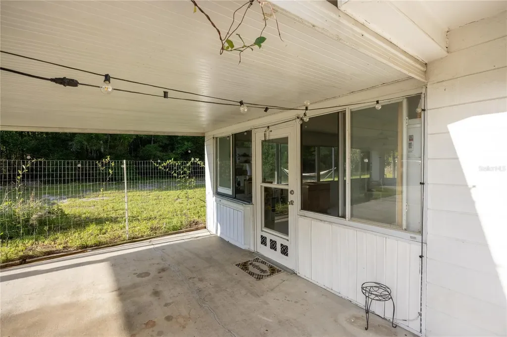 7803 SE Us Highway 301 Hawthorne FL 32640