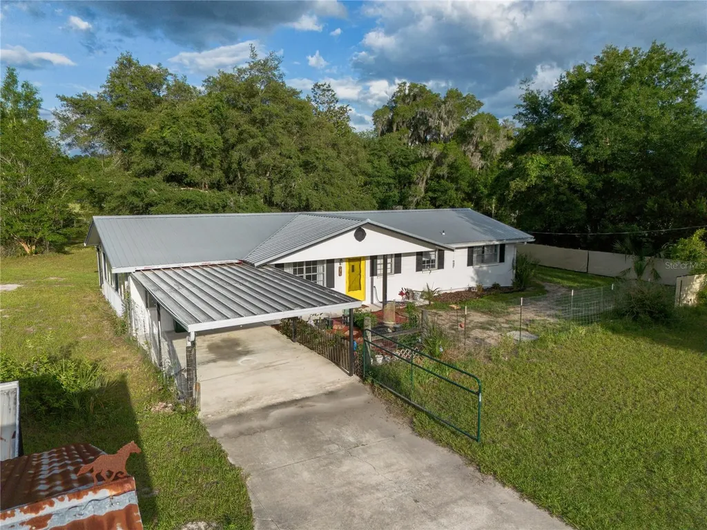 7803 SE Us Highway 301 Hawthorne FL 32640