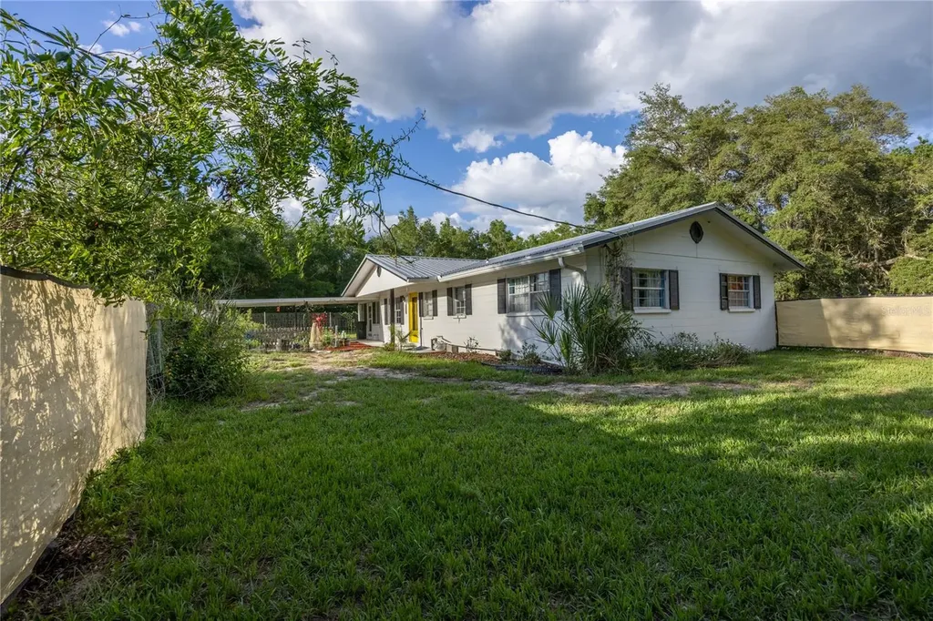 7803 SE Us Highway 301 Hawthorne FL 32640