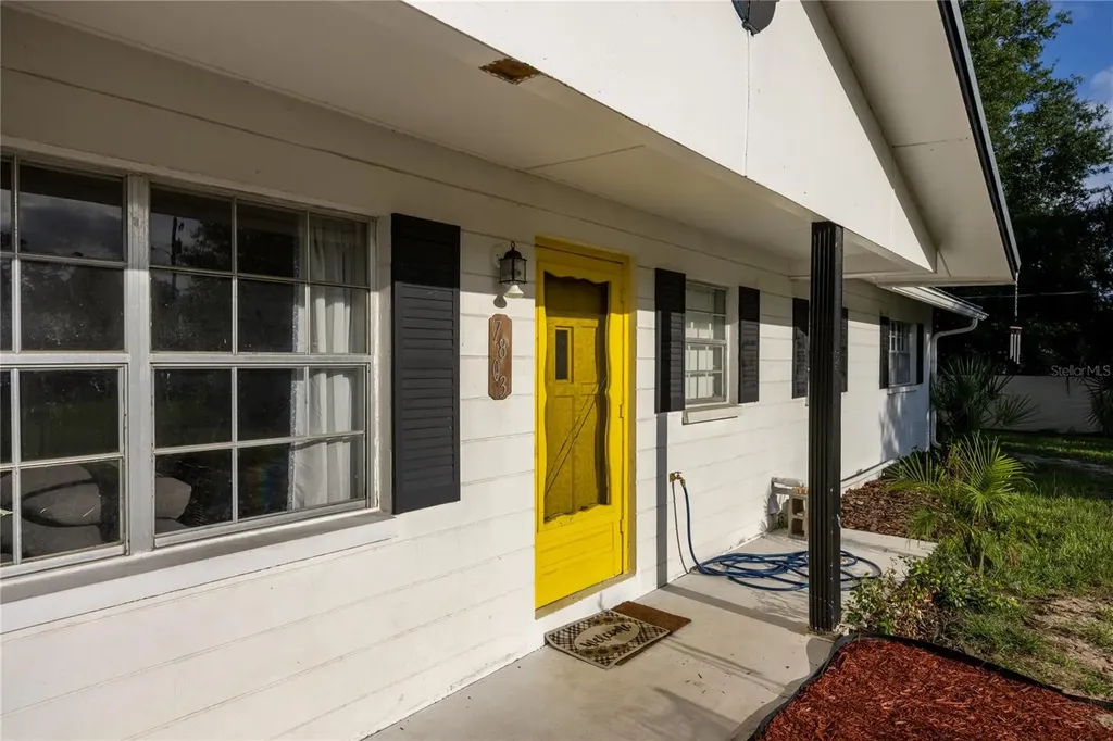 7803 SE Us Highway 301 Hawthorne FL 32640