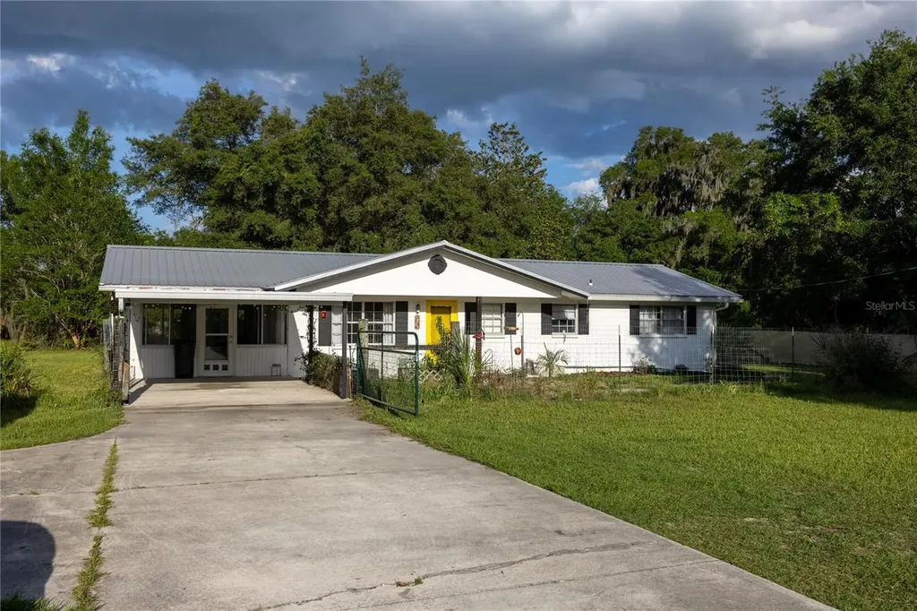 7803 SE Us Highway 301 Hawthorne FL 32640