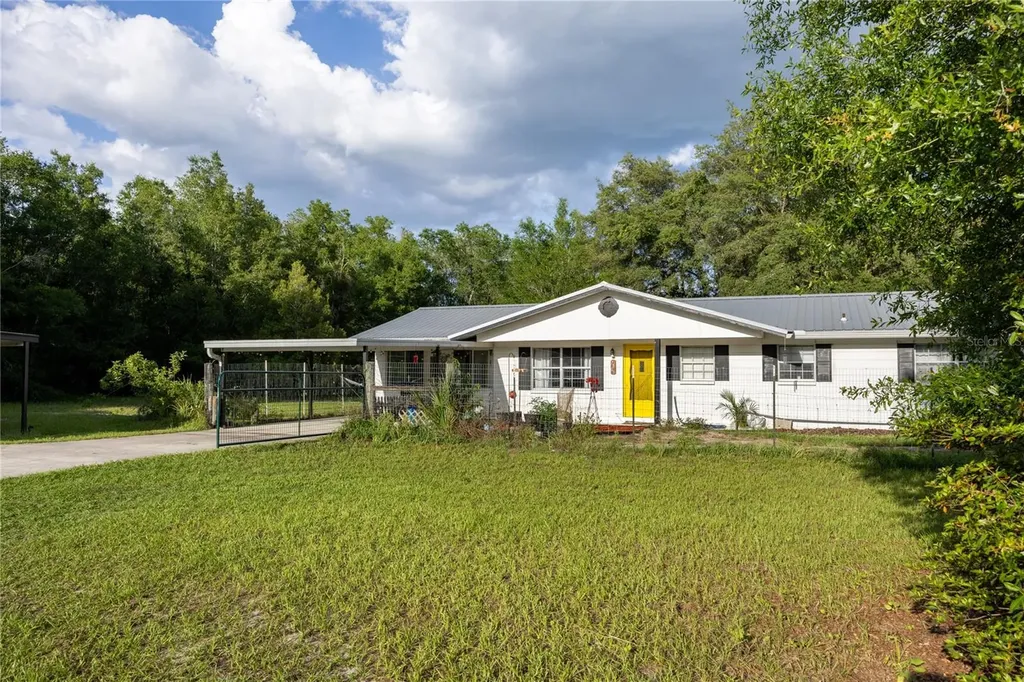 7803 SE Us Highway 301 Hawthorne FL 32640