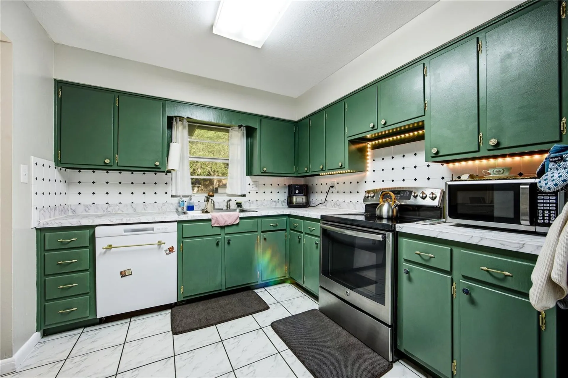 7803 SE Us Highway 301 Hawthorne FL 32640