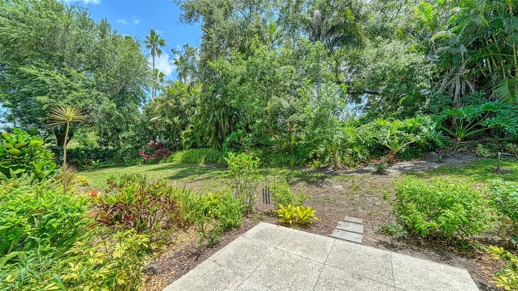 8355 Glenrose Way Sarasota FL 34238