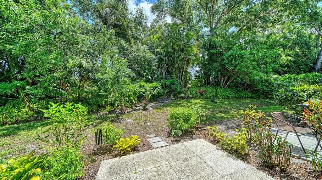 8355 Glenrose Way Sarasota FL 34238