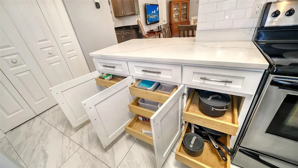 8355 Glenrose Way Sarasota FL 34238