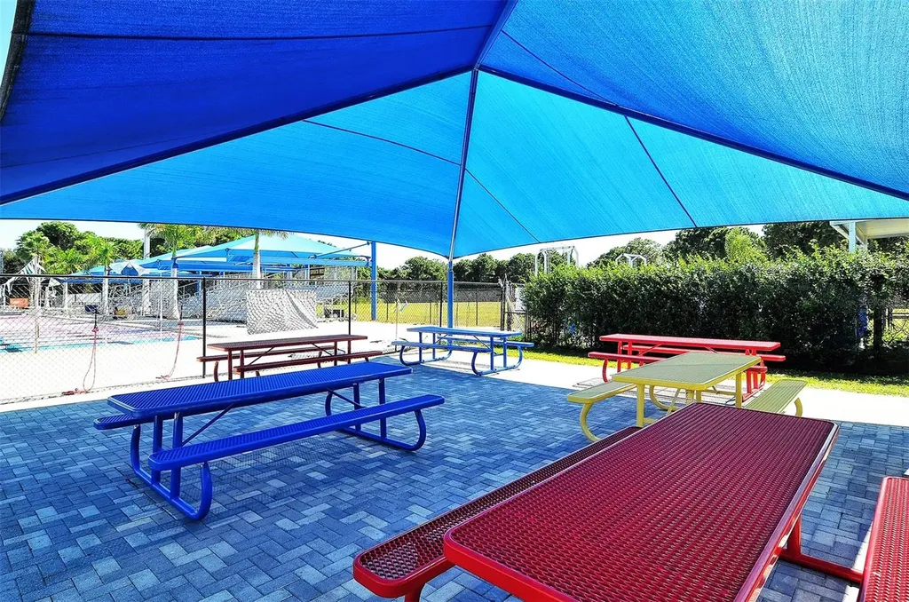 8355 Glenrose Way Sarasota FL 34238