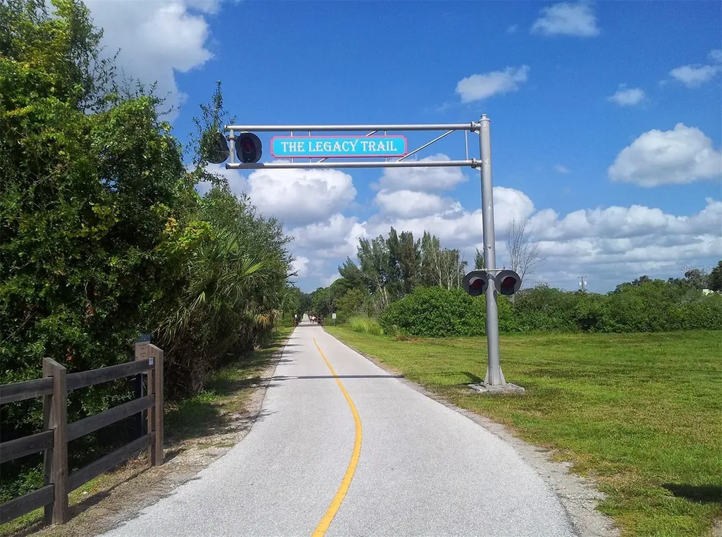 8355 Glenrose Way Sarasota FL 34238