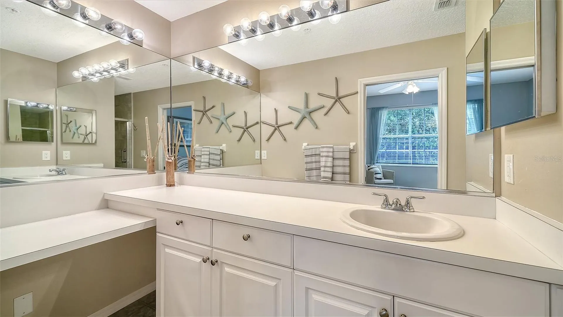 8355 Glenrose Way Sarasota FL 34238