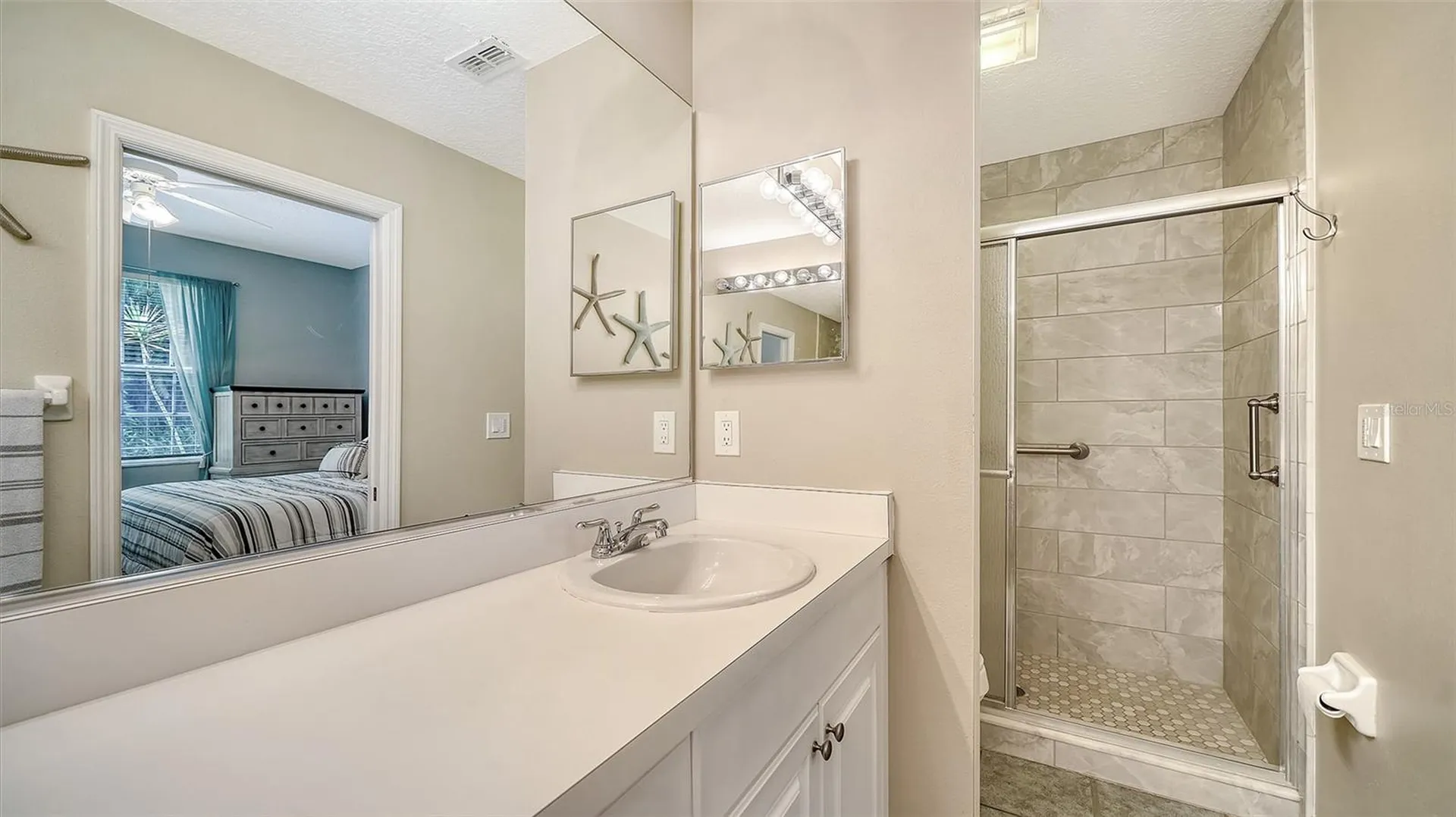 8355 Glenrose Way Sarasota FL 34238