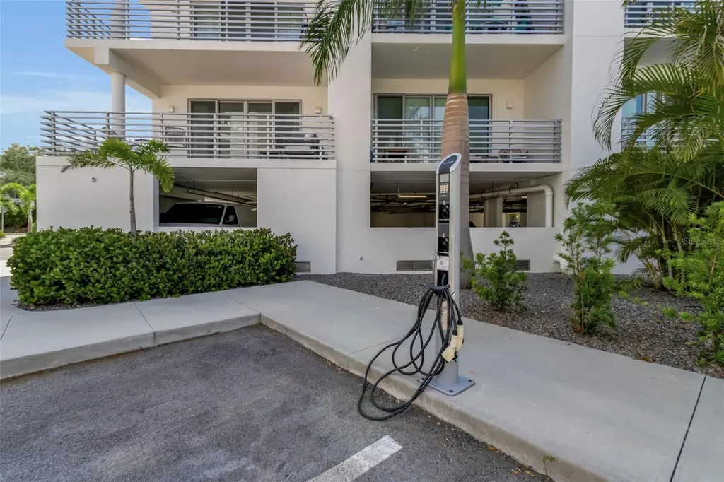 1703 N Tamiami Trail Sarasota FL 34234