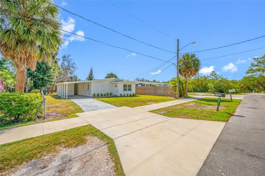 6908 11th Avenue E Palmetto FL 34221