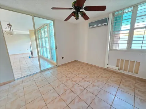 100 Espiritu Santo Caguas PR 00725
