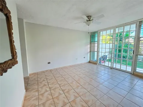 100 Espiritu Santo Caguas PR 00725