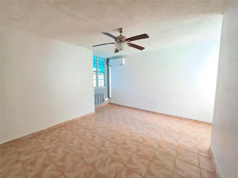 100 Espiritu Santo Caguas PR 00725