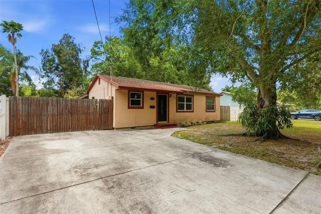 5124 19th Street N St Petersburg FL 33714
